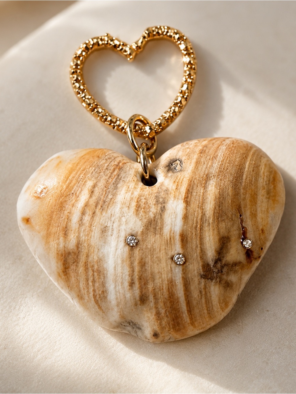 Beachside Diamond Heart Seashell Pendant ❤️🐚